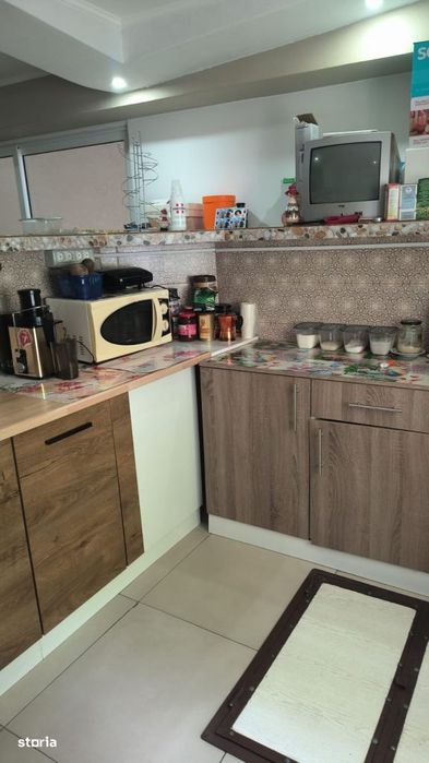 Apartament La Cheie cu 2 camere, zona Garii, parter cu balcon.
