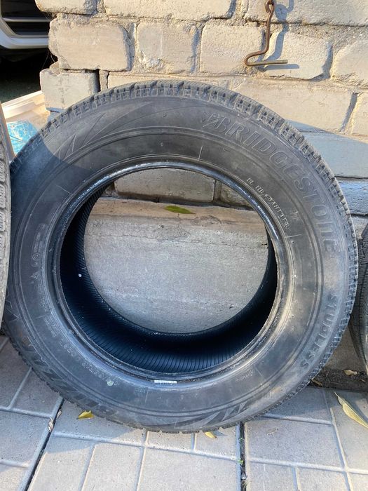Шины зимние Bridgestone 215/65/R16
