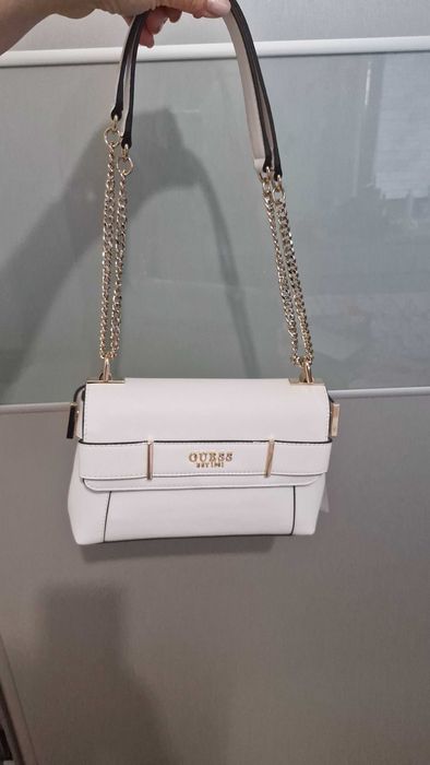 Нова Бяла чанта Guess - 199 лв.