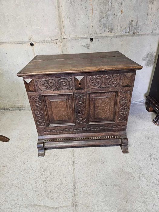 Уникален ретро шкаф/ракла с дърворезба