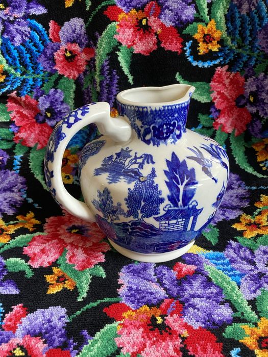 Антикварный кувшин