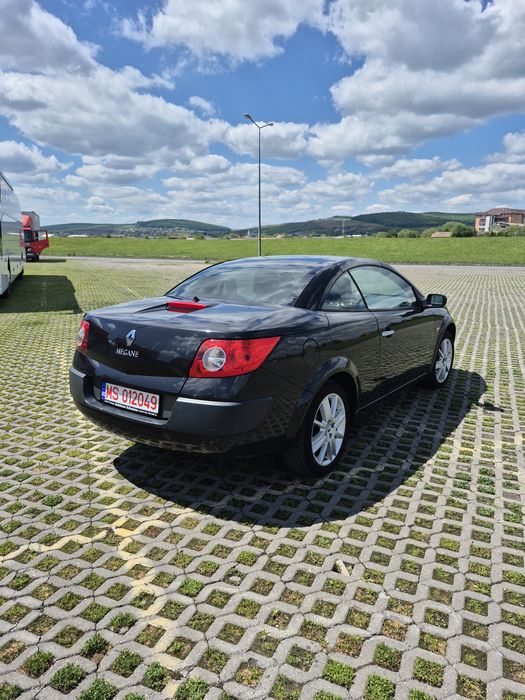 Vând sau schimb Renault Mégane II Coupé-Cabriolet decapotabilă, mașină întreținută și foarte plăcută la condus.