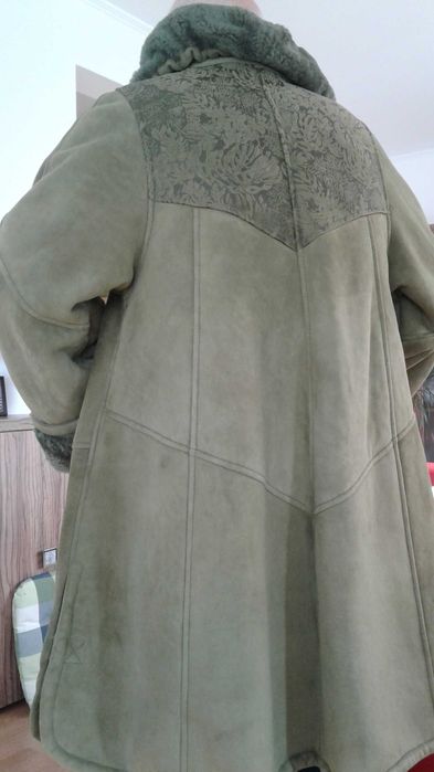 Haina blana naturala din piele naturala pentru femei cu intarsie