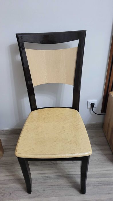 Кухонный стол и стулья