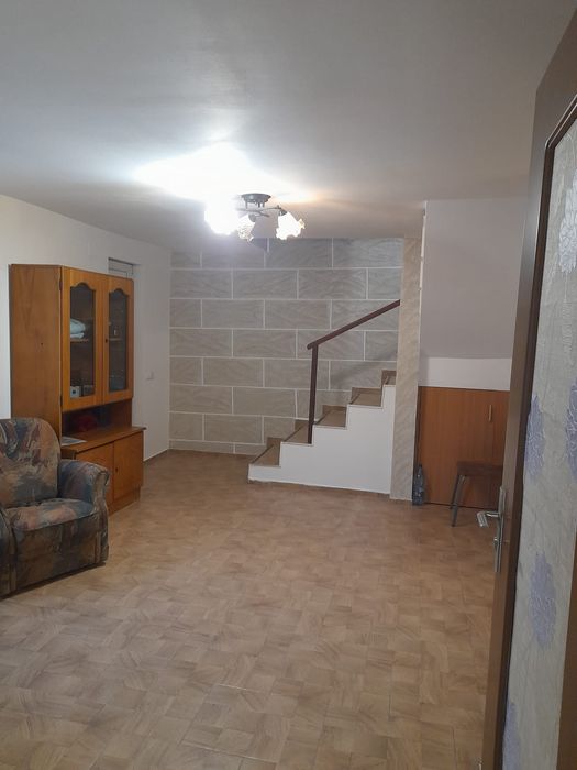 Dau în chirie casă