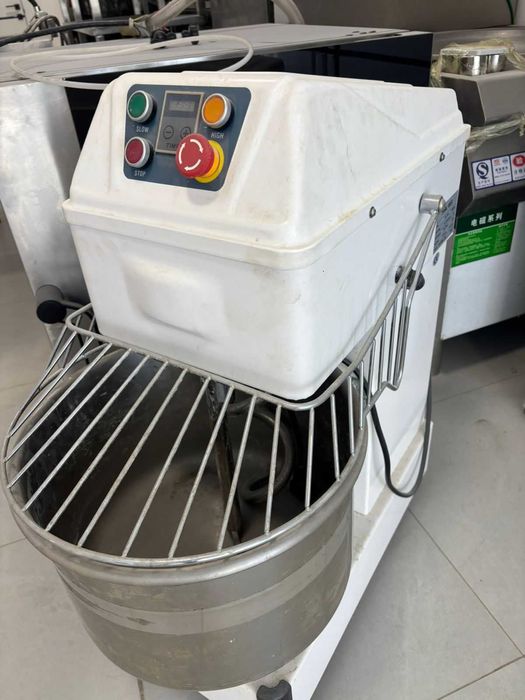 Тестомес 30л спиральный в хорошем состоянии. Кухонное оборудование б/у