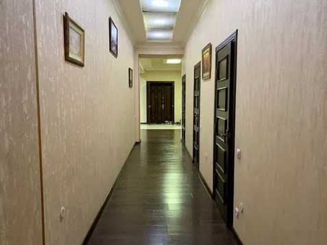 Ц-6 пр-т Амир Темур рядом налоговый комитет 213.30 кв.м 4\8\9