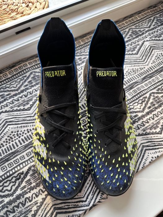 футбольные бутсы