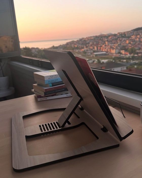 Стойка за четене на книги