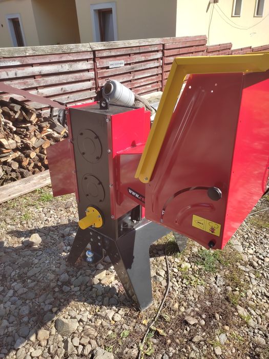 Tăietor de crengi Remet R150