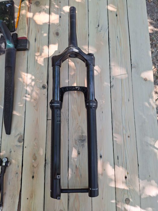 Vând furcă Rockshox Recon Silver RL 140cm cu tot cu thru axle