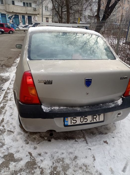 Vând Dacia Logan
