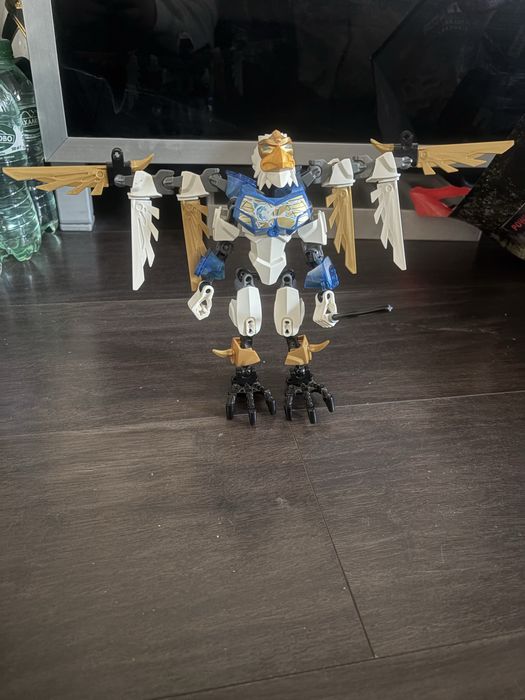 Здравейте продавам лего chima 2013 година