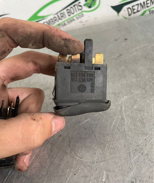 Buton avarie 6N1 953 235 Volkswagen VW Polo a 3-a generatie 6N
