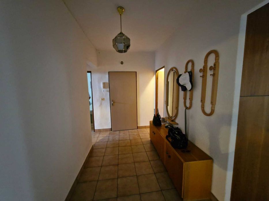 Продава се Тристаен апартамент в Ямбол, Златен рог - 98 кв.м за 1021 €/кв.м - Снимка #13