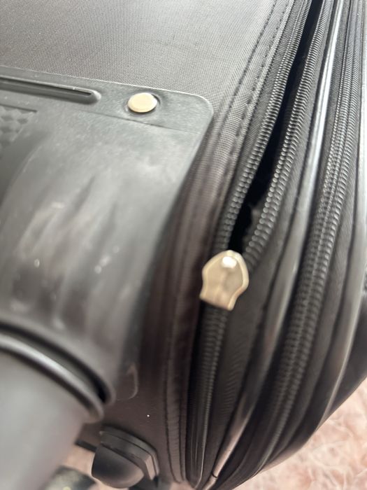 Продам  большой чемодан