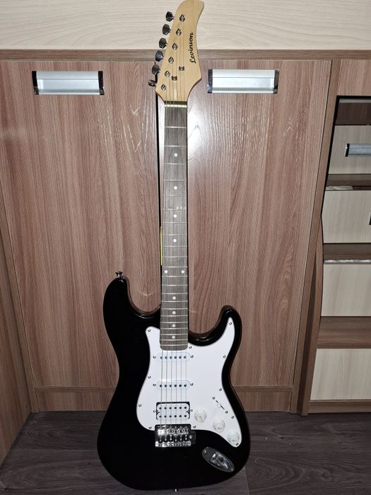 продам электрогитару с комбоусилителем