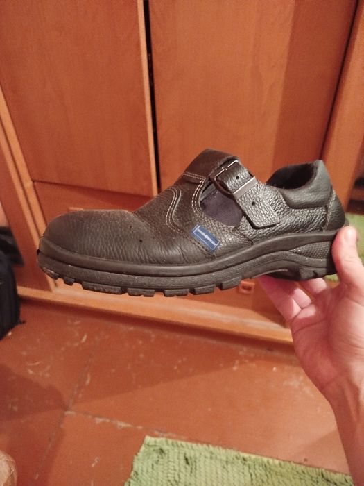 Продам спец обувь