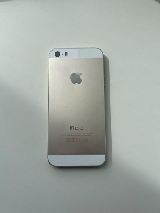 Айфон 5 S золотистого цвета