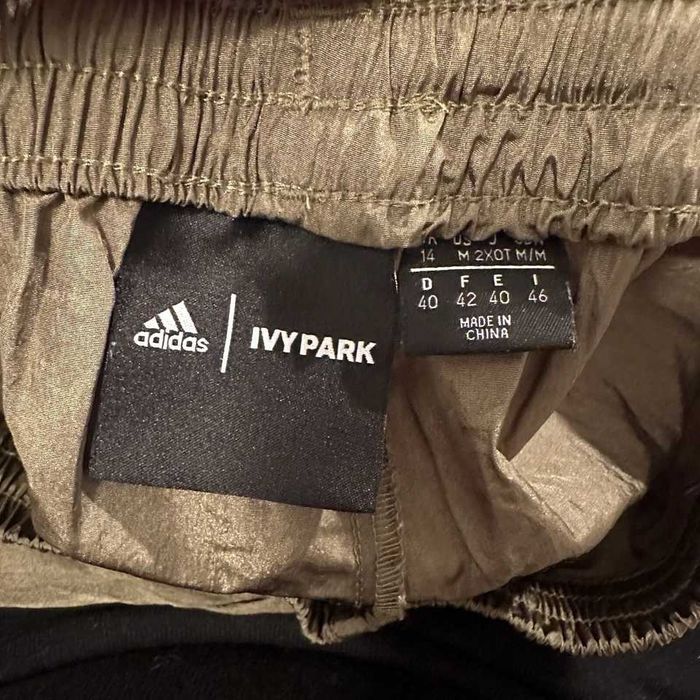 Pantaloni scurti Adidas Womens W Wind Short Sports Fitness L 14 UK