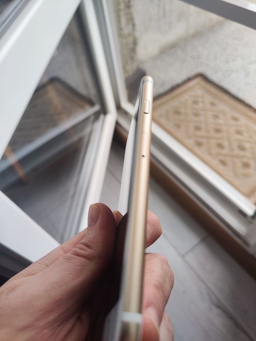 Продавам iPhone 6S