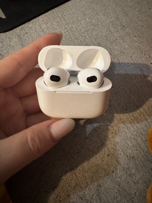 Casti wireless tip AirPods Gen 3, gen 3 pro si gen2