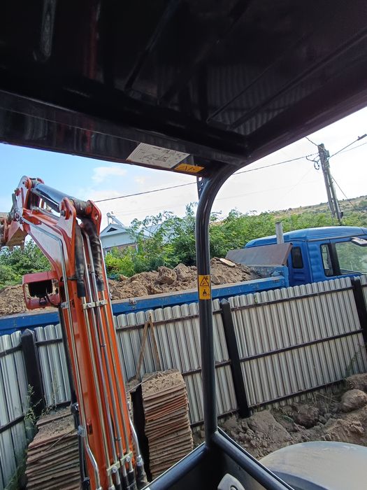 Executăm lucrări cu miniexcavator de 2,8 tone