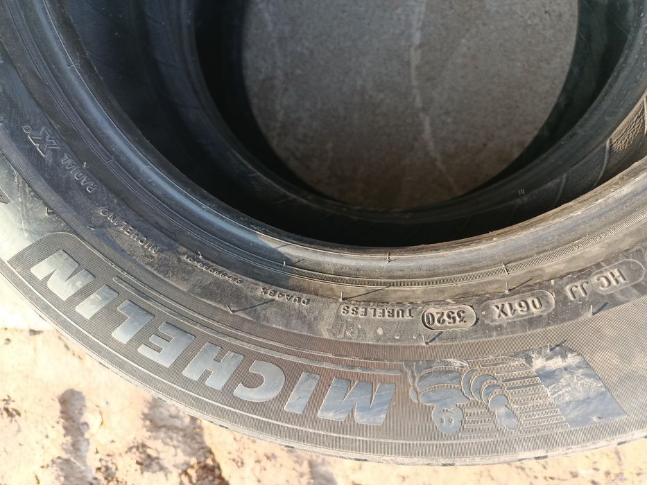 235_55_R17 Mishelin 2 dona