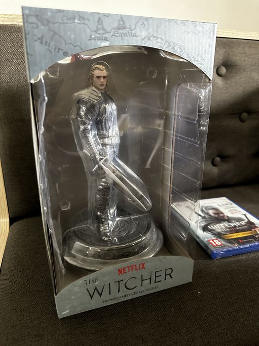 The Witcher комплект - PS5 игра + официална Dark Horse статуетка!