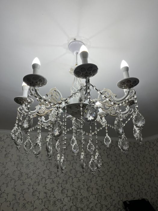 Срочно продается 4 люстры