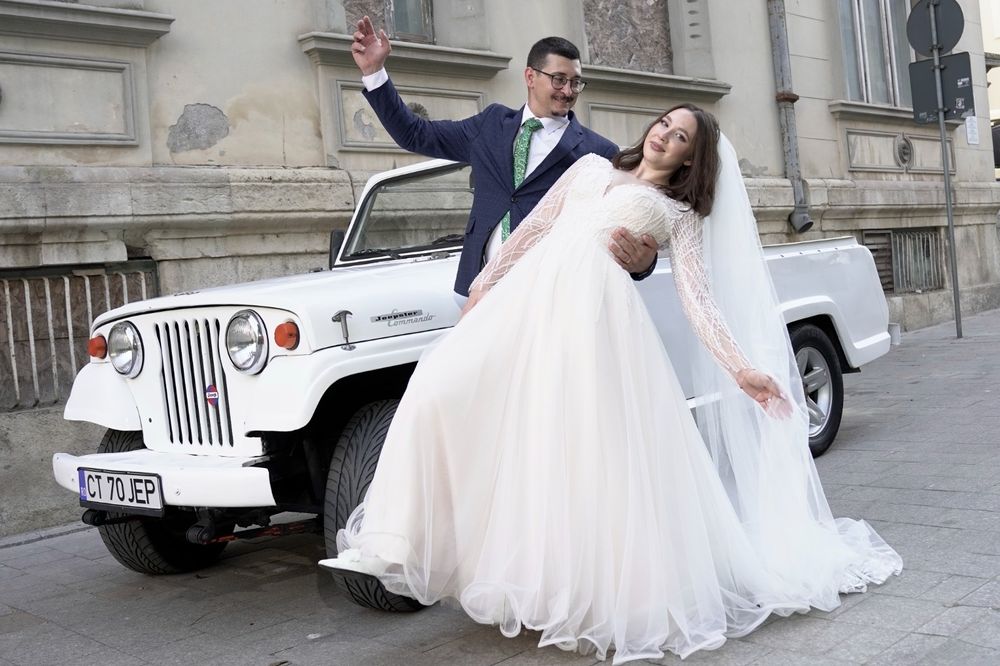 Limuzina și mașini de epoca de închiriat