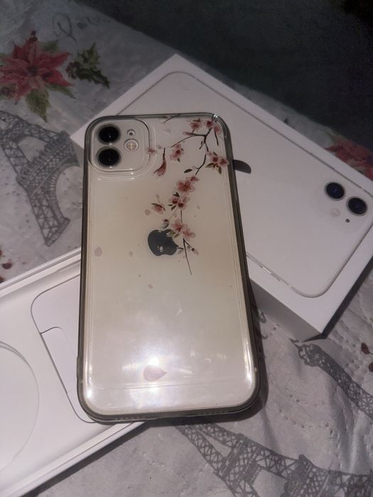 iPhone 11 белый, в идеальном состяний