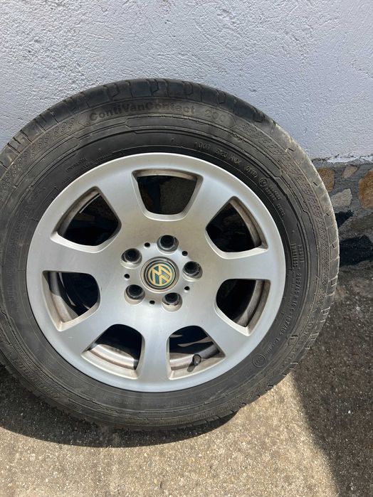 гуми с джанти 16 цола 4бр. 5X120 6.5J ET 50 централен отвор 65,1 в момента с фтулки