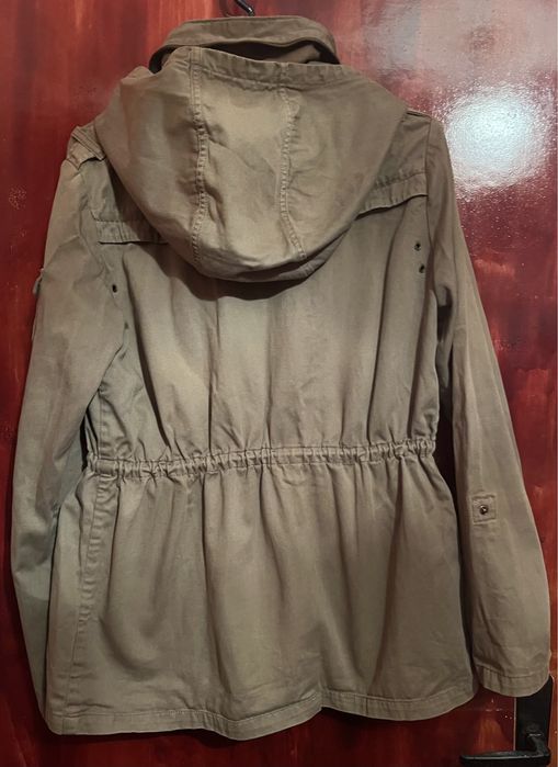 Маслено зелена парка H&M