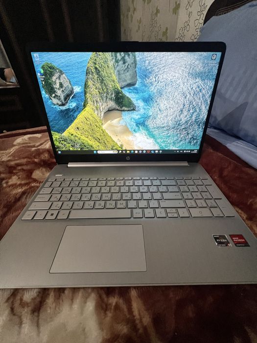 Продам хороший рабочий ноут бук HP ОЗУ 8 512 ГБ