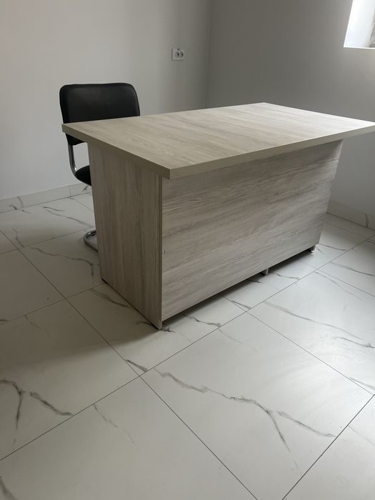 Stol (Parta) ofisnoy