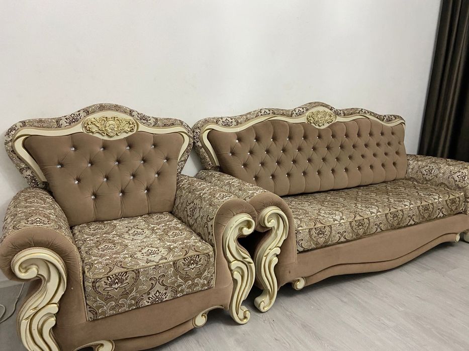 Продаю диван с одним креслом