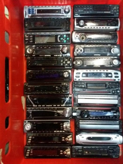 Авто CD и касетофони Оригинални,панели и Задни Тела,букси,