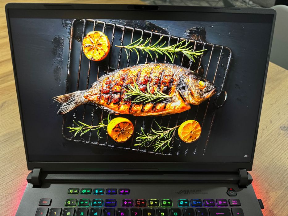 Laptop Gaming ASUS ROG Strix G16 i7-14650HX RTX 5060 32GB RAM 1TB SSD Stare Impecabilă