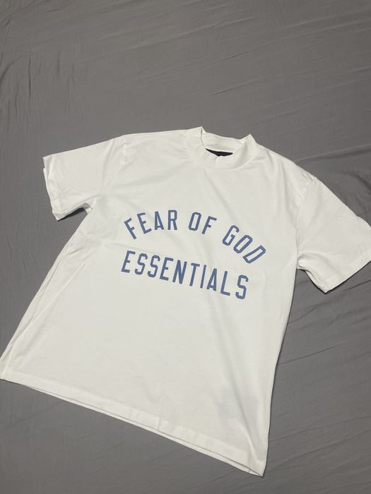 Тениска на Essentials