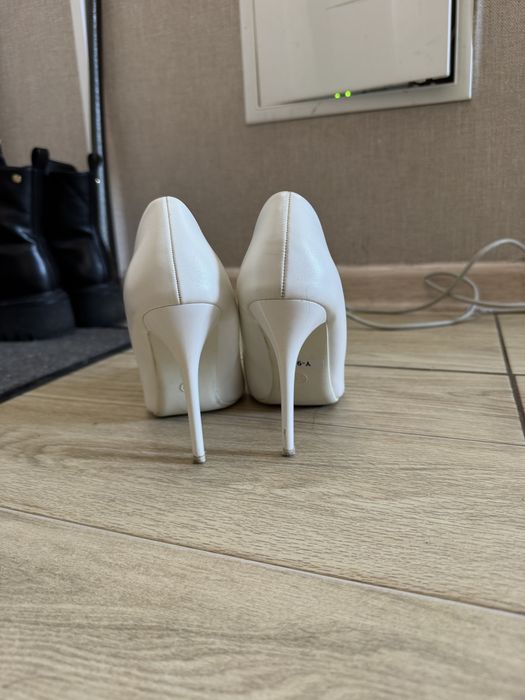 Продам женские туфли.