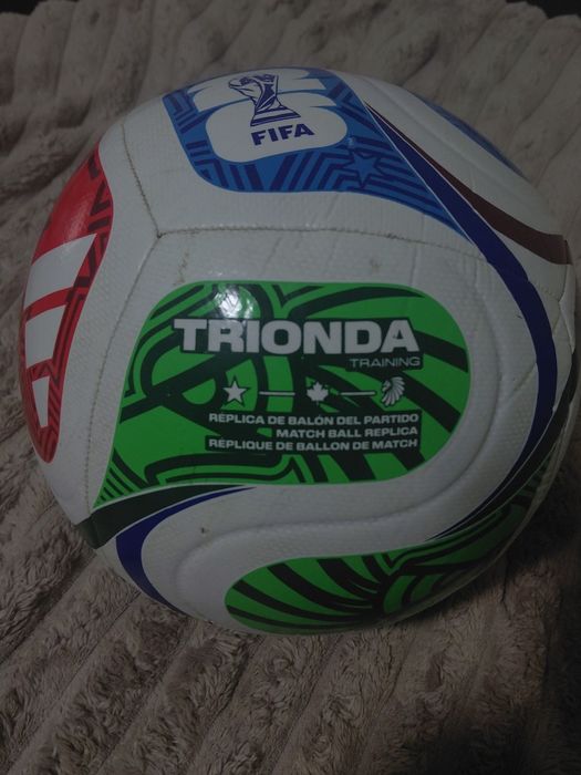 Vand mingea de la cupa mondiala de anu asta originala