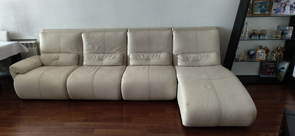 Продам диван кожаный в хорошем состоянии