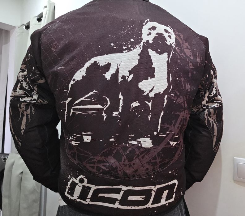 Vând echipament moto Icon | Cască, două geci, pantaloni, ghete, mănuși