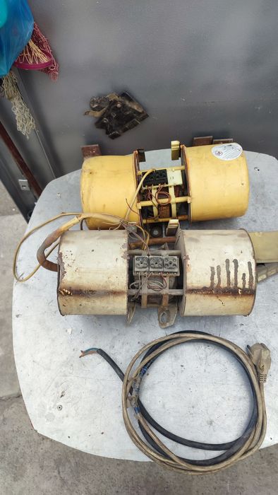 Союзные заводские вытяжки в рабочем состоянии.