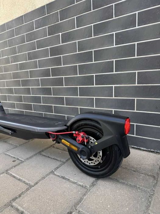 Trotinetă electrica cu rezistenta mare la ploaie
