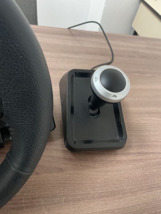 Игровой руль  подходит на все игры