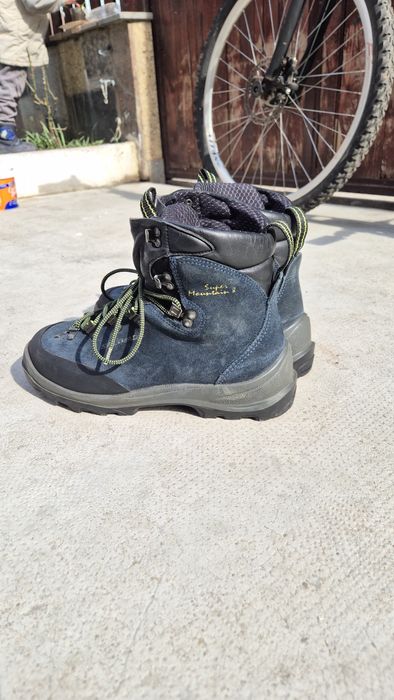 Bocanci salomon pentru trekking