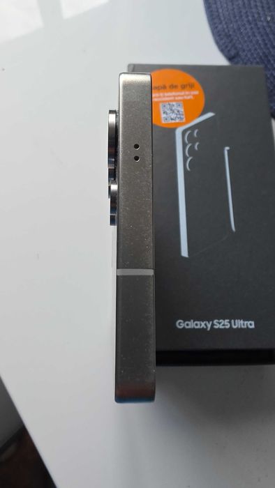 Vând Samsung S25 Ultra - 512 GB, doar 170 cicluri incărcare