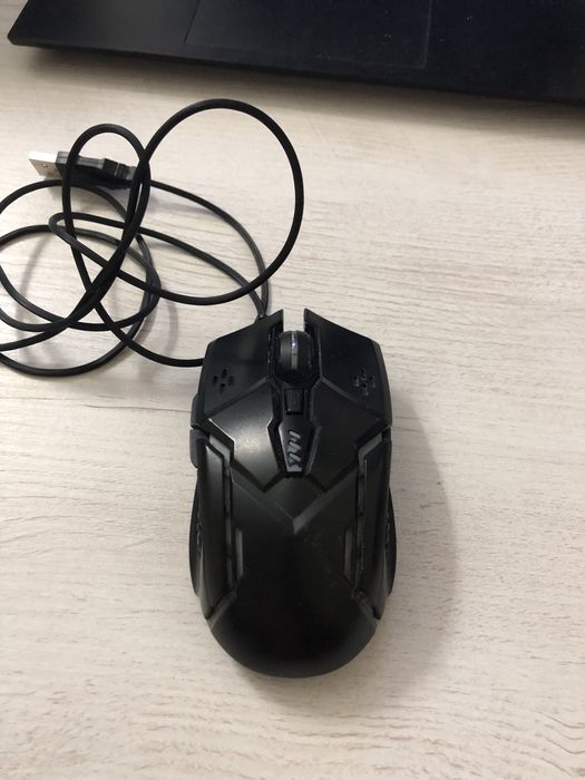 2 игровых мышей белая и черная